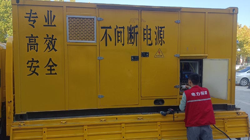横山柴油发电机组和UPS电源配合使用时，如何避免切换过程中的电力中断？